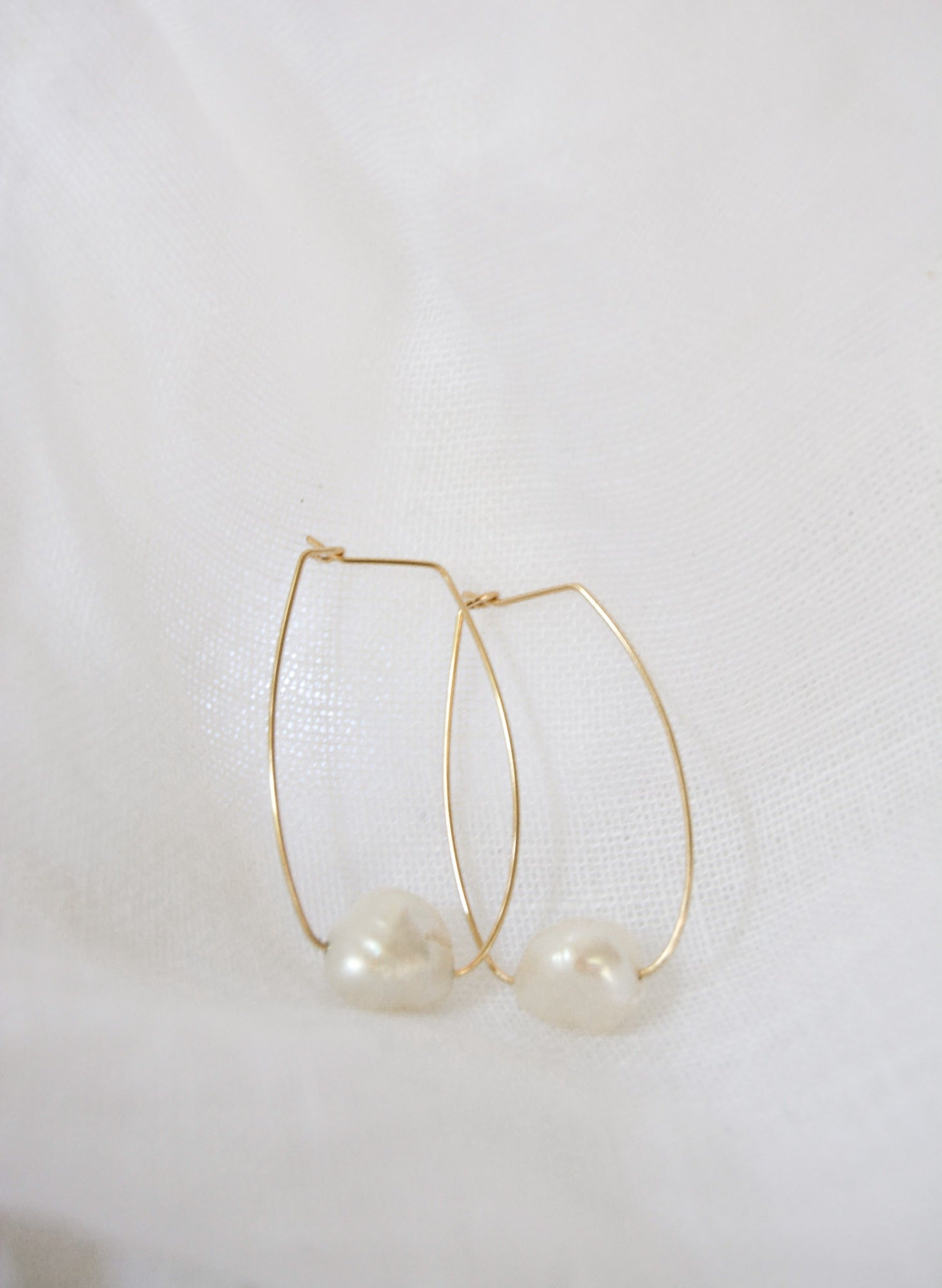 the HOOP earrings - oval hoop in gold